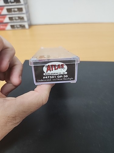 Atlas N Scale #47501 Gp-30 - Picture 3 of 4