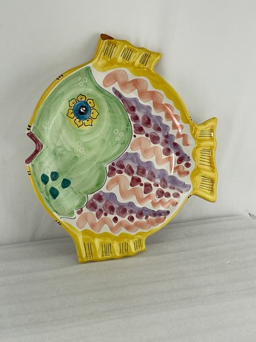 Italian Ceramic Yellow Fish Plate, Vietri Italy, SRL, Vietri Sul Mar, 11.5" W - Picture 8 of 10