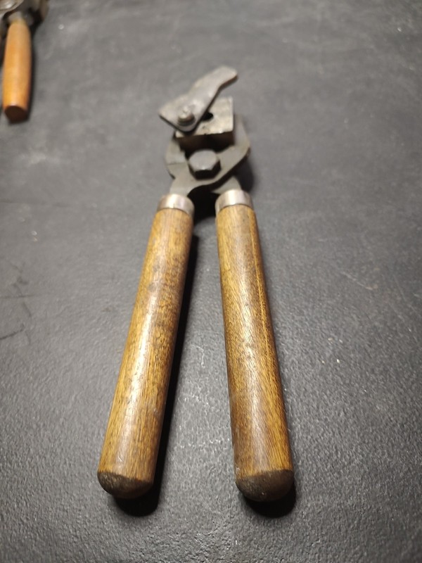 Lee manufactured single cavity .337 diameter bullet mould with handles 