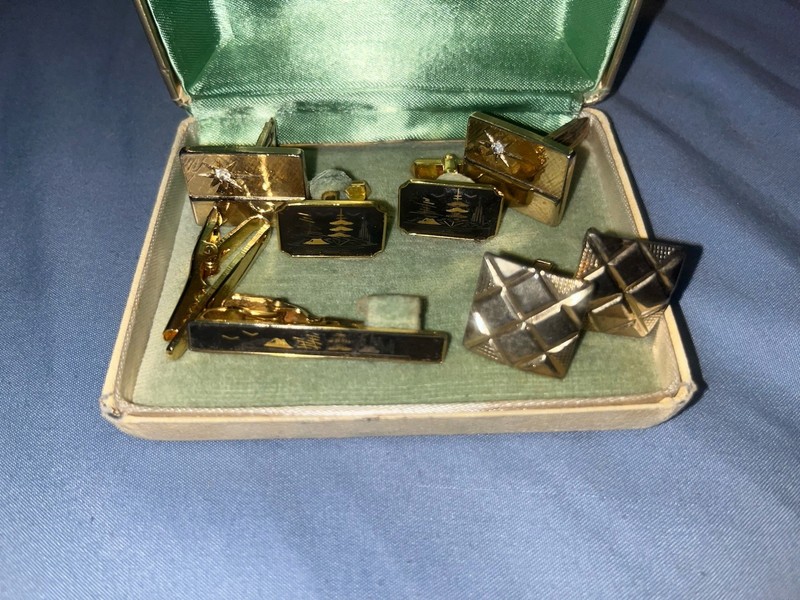 Lot of vintage mens cuff links / Tie Clip