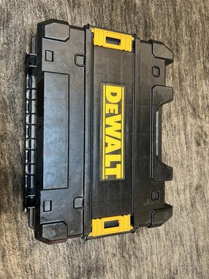 DEWALT DW089LRLG Green Cross-Line Laser Level Kit with Hard Case