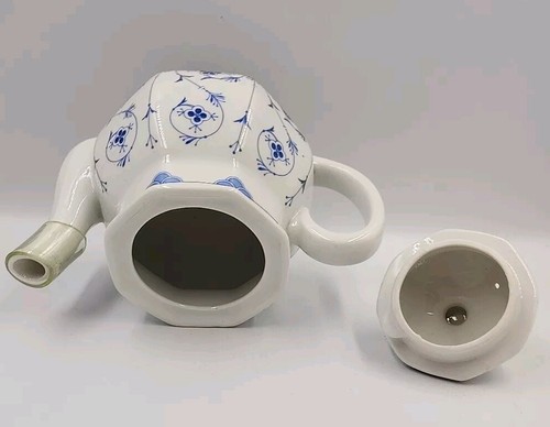 The Toscany Collection teapot made in Japan Inspired Blue Floral Teapot 9” VTG - Picture 6 of 8