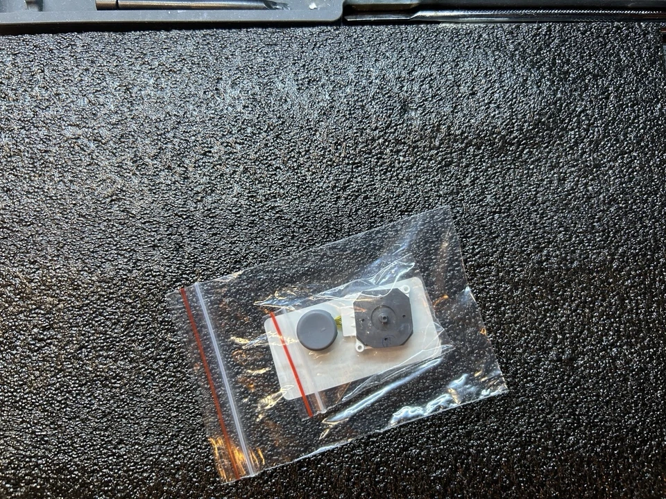 Analog Joystick Thumb Stick & Rocker Cap For Nintendo  3DS/XL/2DS - Image 4 of 4