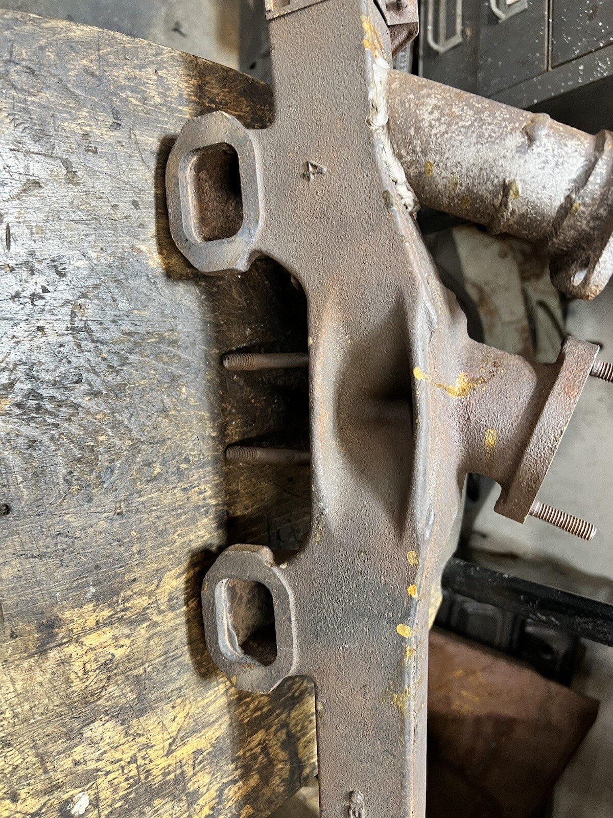 Exhaust Manifold 2006年から2009年のシボレーシルバラード1500674523BCドーマの排気マニホールドを左