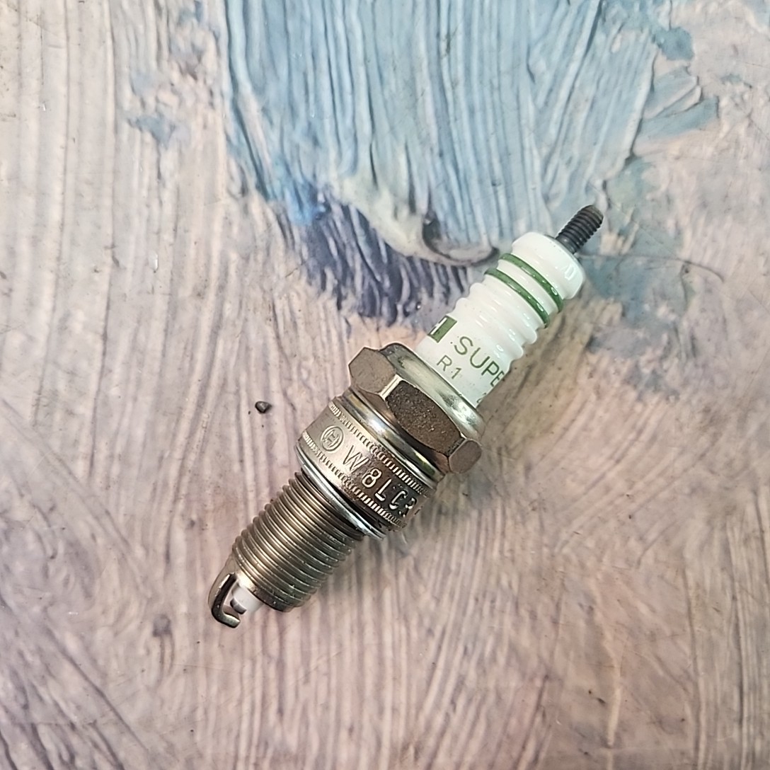 4pc Bosch Super 7509 W8LCR Copper Spark Plugs Fits BMW Replaces 12129061869 NOS