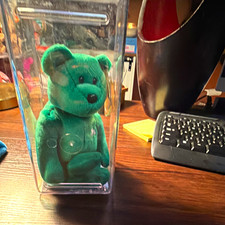 Ty Beanie Baby Erin Green Teddy Bear 1997 Vintage Retired Plush Display Case