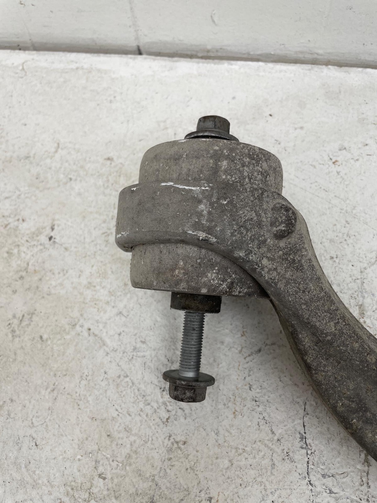 2016-2020 BENTLEY BENTAYGA FRONT LOWER CONTROL ARM LINK LEFT 4M0407695 C *28K*