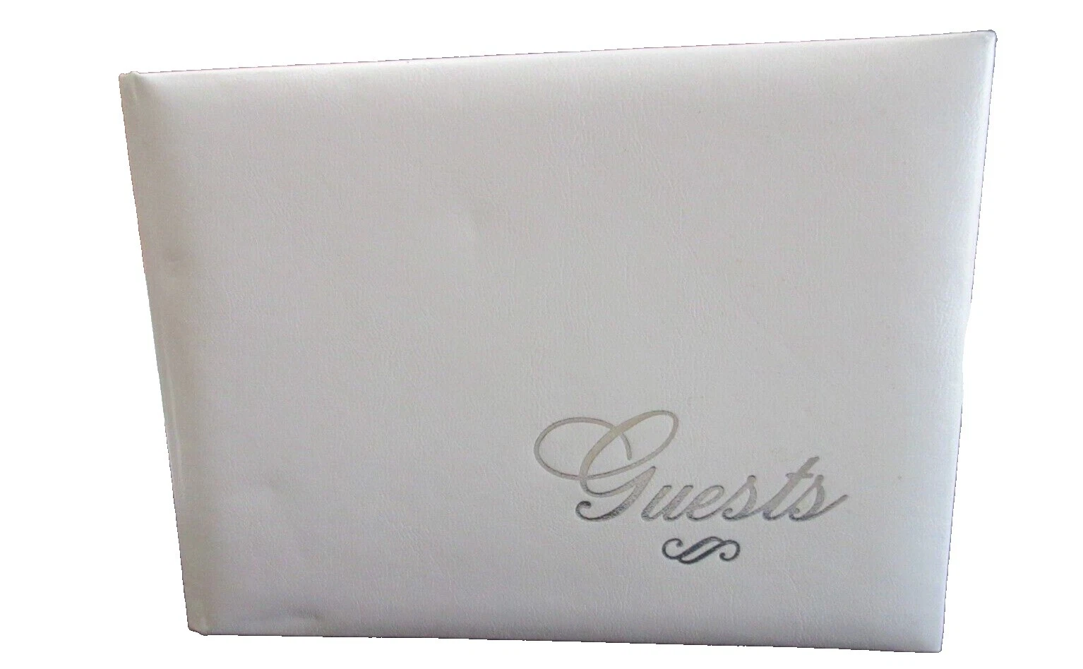 Libros y bolígrafos blancos para invitados de boda