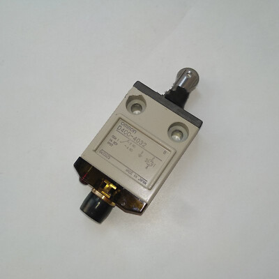 Limit Switch D4CC-4032 – New Industrial Sensor (Omron Style Replacement)