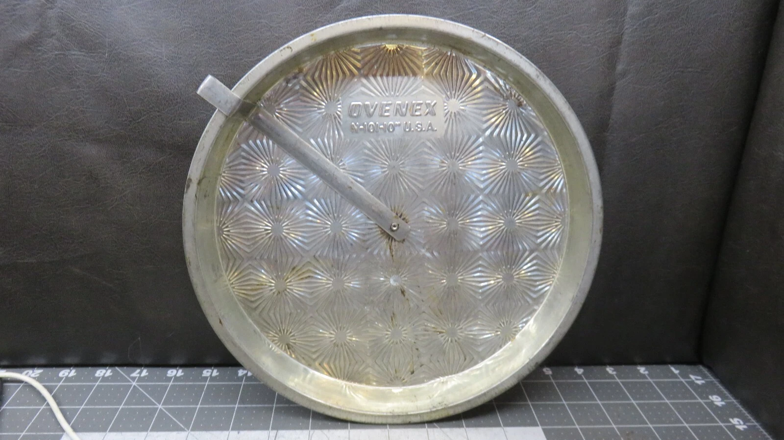 Lot of 1 Waffle Pattern Ovenex 9-1/2"x1" Round Tin Cake Pans With Knife N-101-10