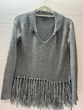 Saks Fifth Avenue Women’s Gray Sweater Size Medium Bottom Fringe