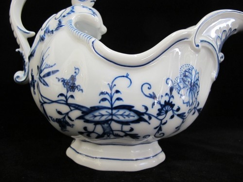 MEISSEN Crossed Swords Porcelain BLUE ONION Floral Ornate GRAVY Sauce Boat - Picture 2 of 9