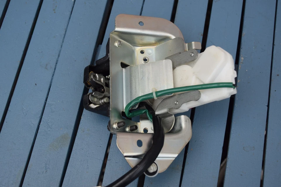 Cerradura de actuador puerta levadiza maletero escotilla trasera Toyota Highlander 2008 2009 2010 fabricante de equipos originales Foto 2 de 3