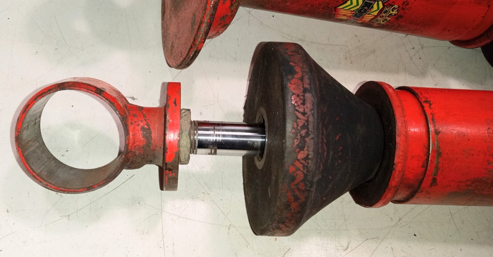 Ferrari 365 Front Suspension Shock Absorber_400_330_106131_GT4_2+2_Pair_GENUINE