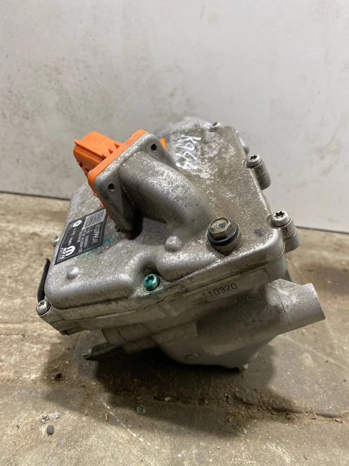 Compressor, air conditioning Chrysler Pacifica 2018 68237995AE - Image 3 of 4