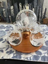 VINTAGE “ The  Wine Savant “Decanter With (4) Glasses & Stand, World Etching, Sh