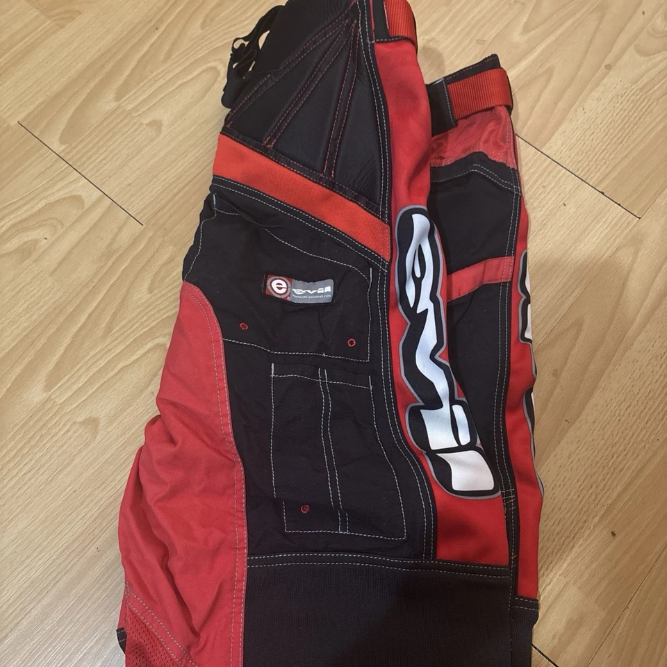 PANTALONES DE PAINTBALL EVIL NUEVOS CON ETIQUETAS XL ACOLCHADOS NEGROS ROJOS CARGO NYLON FORRADOS DE MALLA Foto 3 de 4