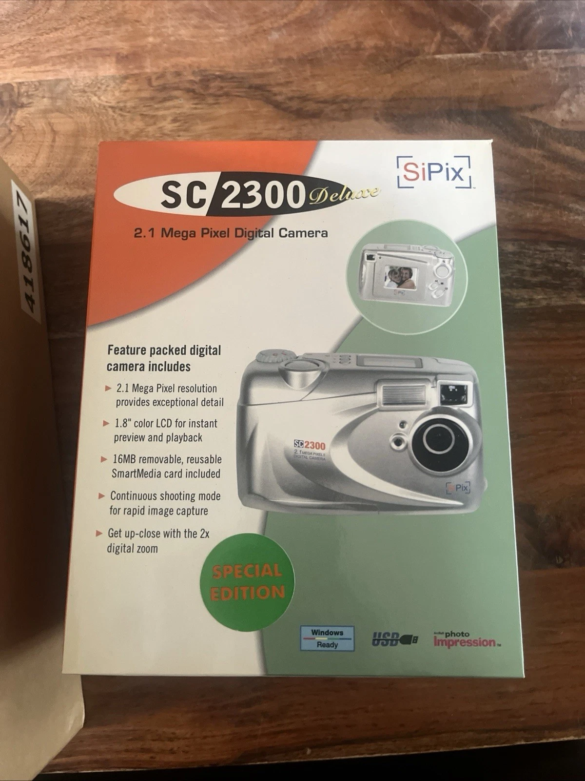 Vintage SiPix 2300 Deluxe 2.1MP Digital Camera Silver & Battery Charger