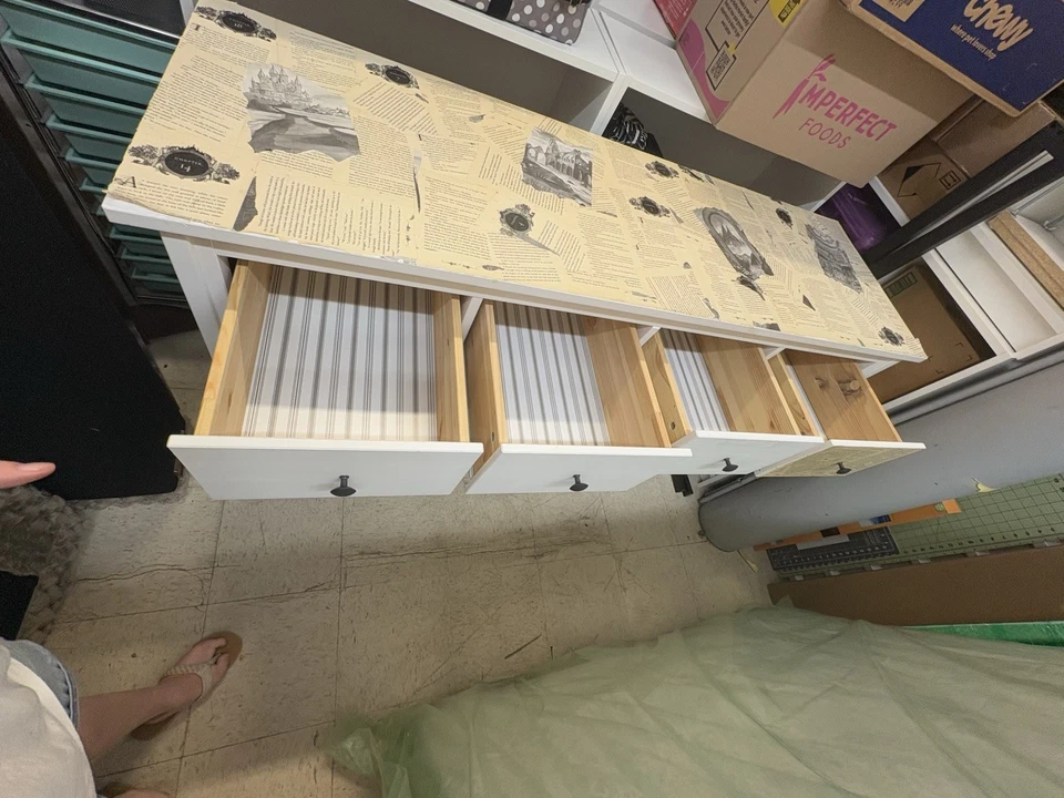 Cómoda brillante ikea Hemnes con tapa de cristal extraíble Foto 3 de 4