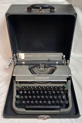 Vintage 1947 Underwood Champion Typewriter w/ Original Case - TESTED/WORKS