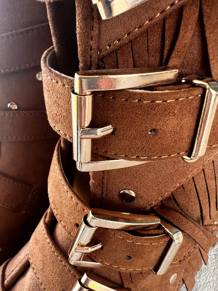 Joan Boyce Chestnut Brown Suede Fringe Moccasin Style Gold Buckle Boots Sz 6.5M - Image 4 of 4