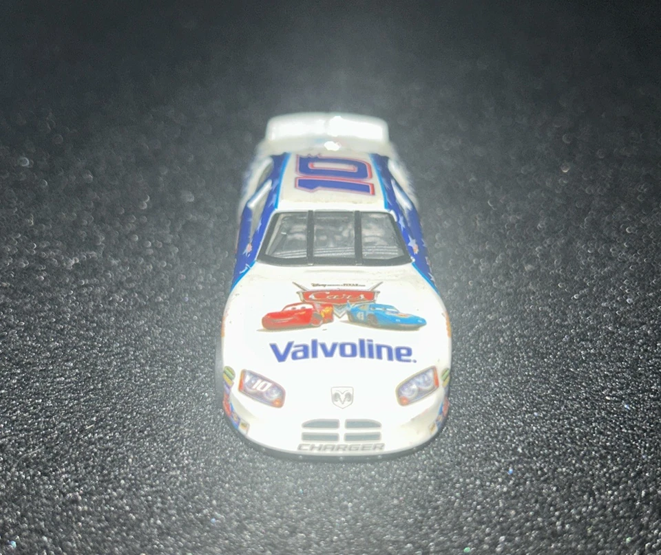 Coches Hot Wheels 2005 edición especial Disney Pixar Scott Riggs 10 Valvoline sueltos Foto 3 de 4