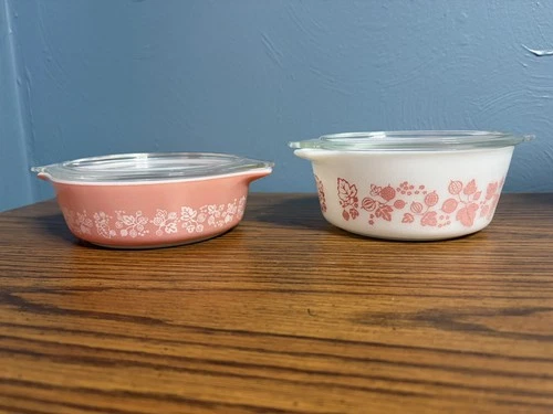 Pyrex Pink Gooseberry Casserole Dishes W/Lids 472 1 1/2 pt, 471 1 pt