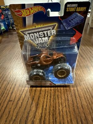 2015 HOT WHEELS MONSTER JAM #13 ZOMBIE HUNTER STUNT RAMP   NIP!!!