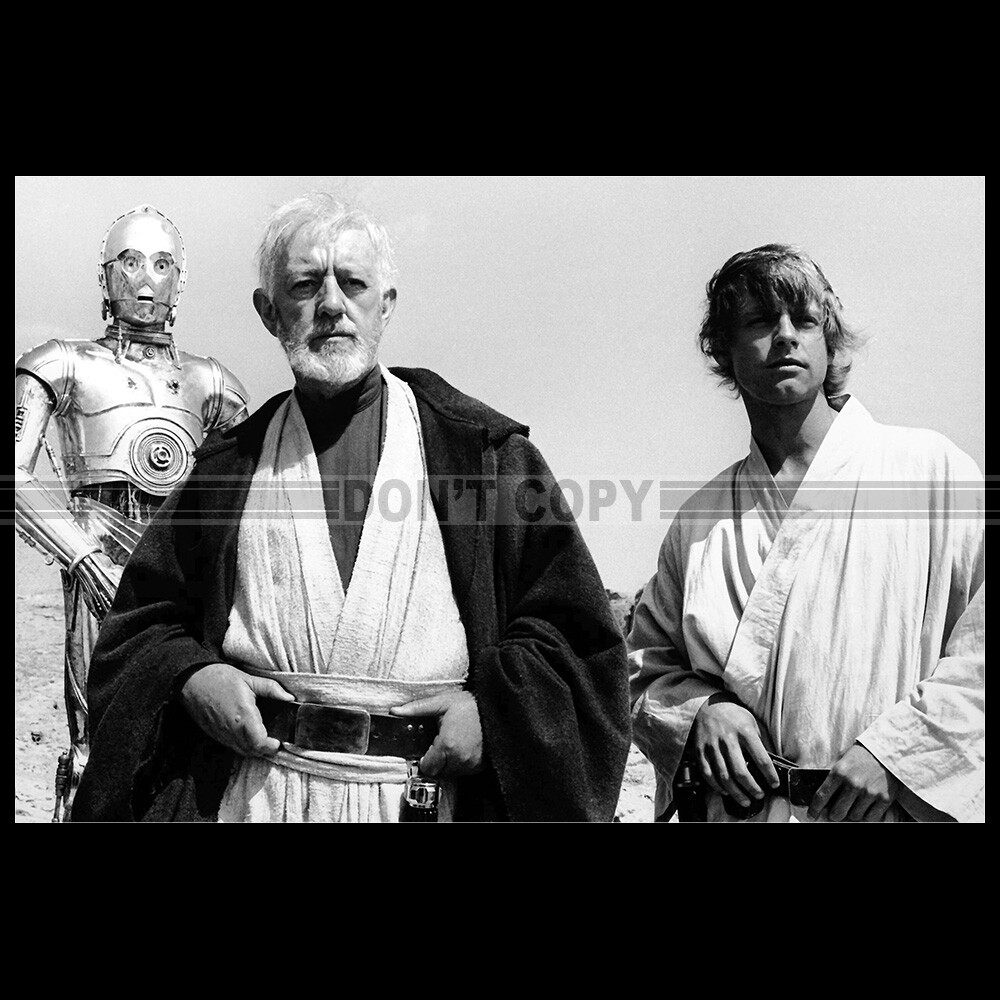 Photo F.013499 MARK HAMILL ALEC GUINNESS ANTHONY DANIELS (STAR WARS) 1977