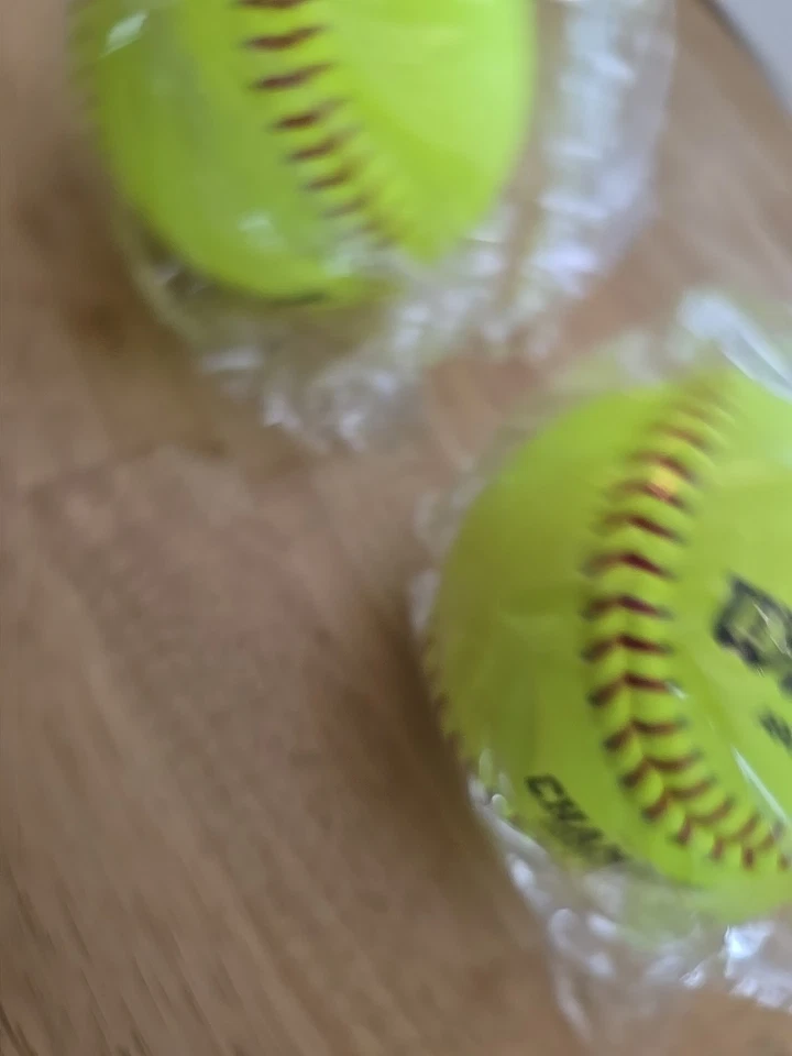 "Lote de 2 nuevos SOFTBOL Wilson Champion Series SST 12"" NFHS A9011 en plástico" Foto 4 de 4