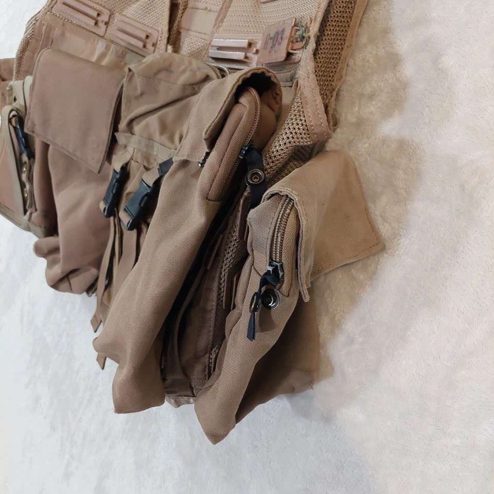 Colete modular Ultimate Survival Technologies SnapTrack bolsos táticos MOLLE S - Imagem 4 de 4