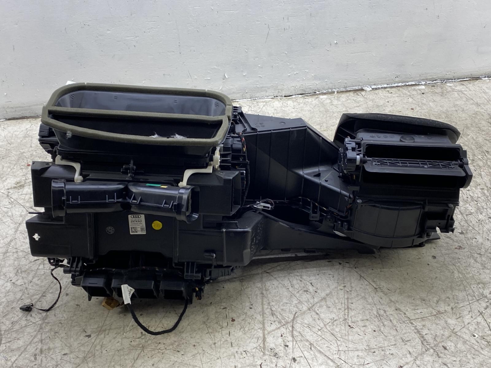 Bentley Mulsanne 2010-2020 Air conditioning unit P/N 3Y1820005B