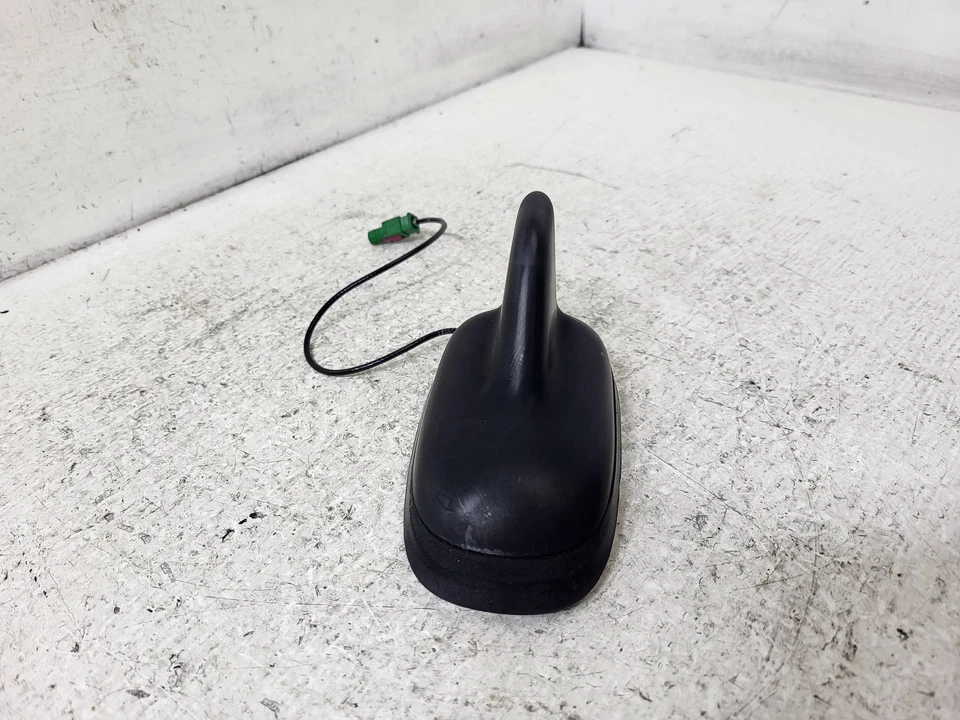 Antena de radio Volkswagen CC 2011 montaje en techo OEM LKQ Foto 2 de 3