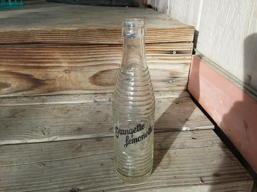 Vintage anni 50? Bottiglia di soda in vetro a coste "Orangette Lemonette" Redwood City Cali - Foto 1 di 2