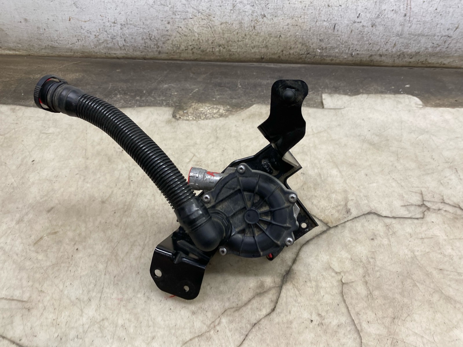 2015-2020 BENTLEY BENTAYGA 6.0L W12 LEFT SECONDARY AIR INJECTION PUMP 079959231G