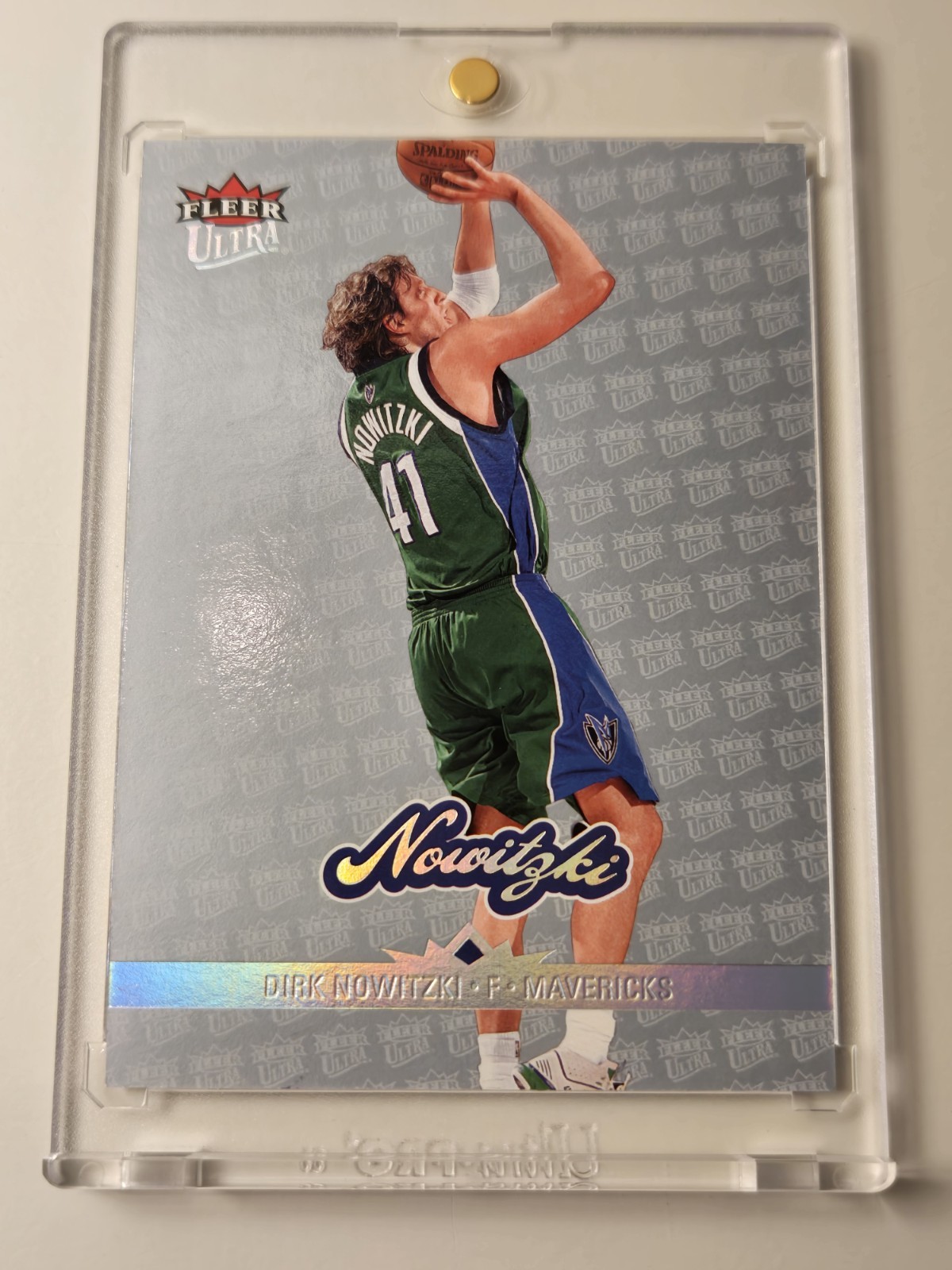 2006-07 Fleer Ultra Dirk Nowitzki Platinum Medallion /100 #33 Rare Holofoil