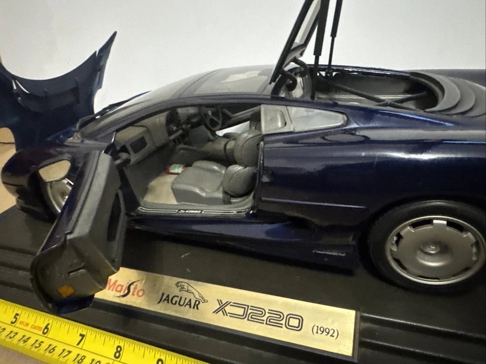 Maisto Jaguar XJ220 1992 modelo de coche - azul oscuro Foto 3 de 4