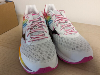 Mizuno Waver Rider 18 Osaka Ultra Rare New size 40.5