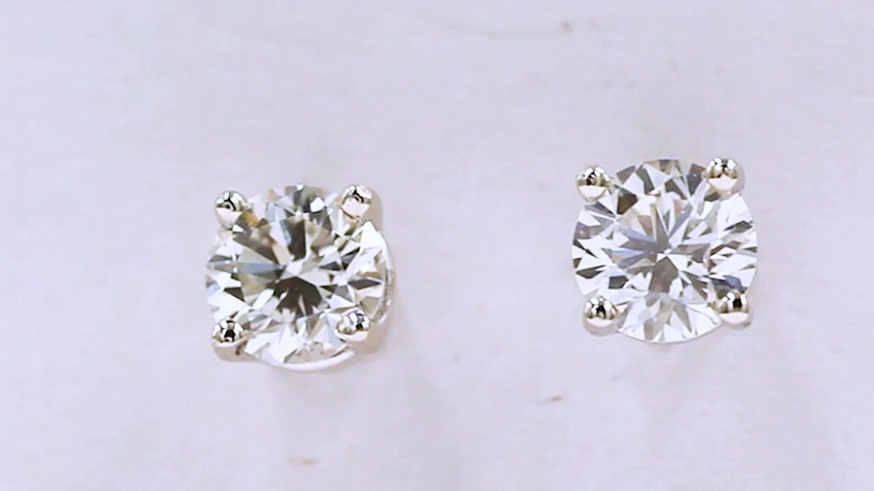 Aretes de diamantes naturales de peso total de medio quilate color VS2 certificados por GIA Foto 3 de 4