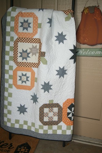 Moda PUMPKIN SQUARE LANE Quilt Kit ALL HALLOW'S EVE Fig Tree HALLOWEEN PUMPKINS - Picture 4 of 11