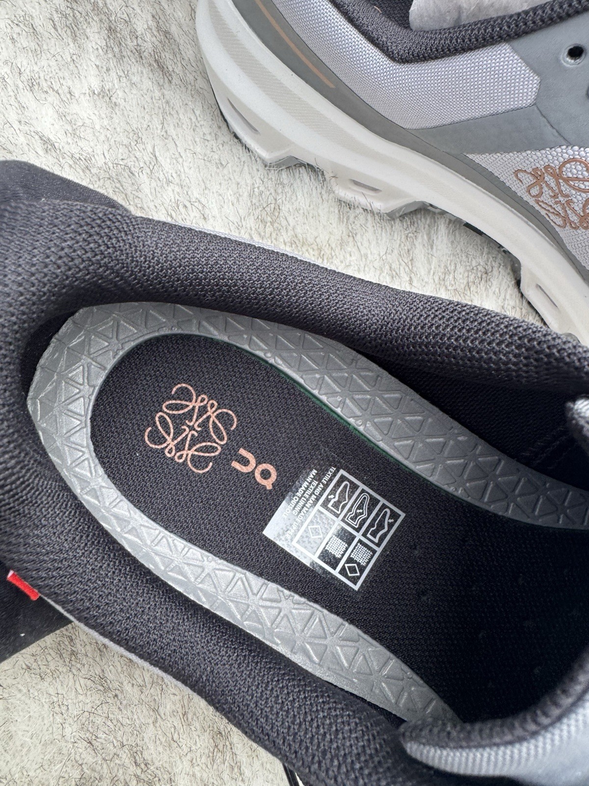 LOEWE x ON Running Cloudventure | Grey | Size UK9 US9.5 EU43 Cloud Venture image 7