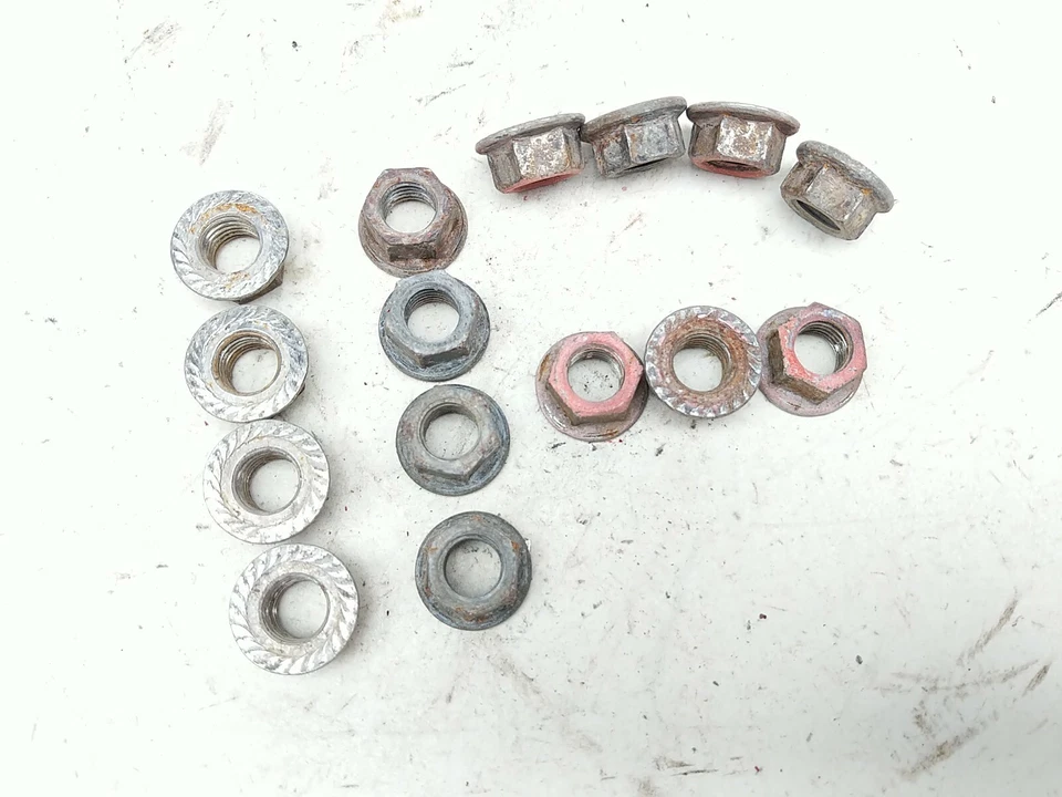 Tuerca de rueda Yamaha Raptor 660 03 cantidad de 15 Foto 2 de 4