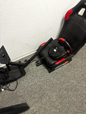 Playseat Rennsitz Racing Seat mit Lenkrad+Pedale/Lenkradhalterung, schwarz/rot