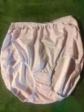 Size 8 vintage Hanes Her Way 100 nylon panties w/Lace