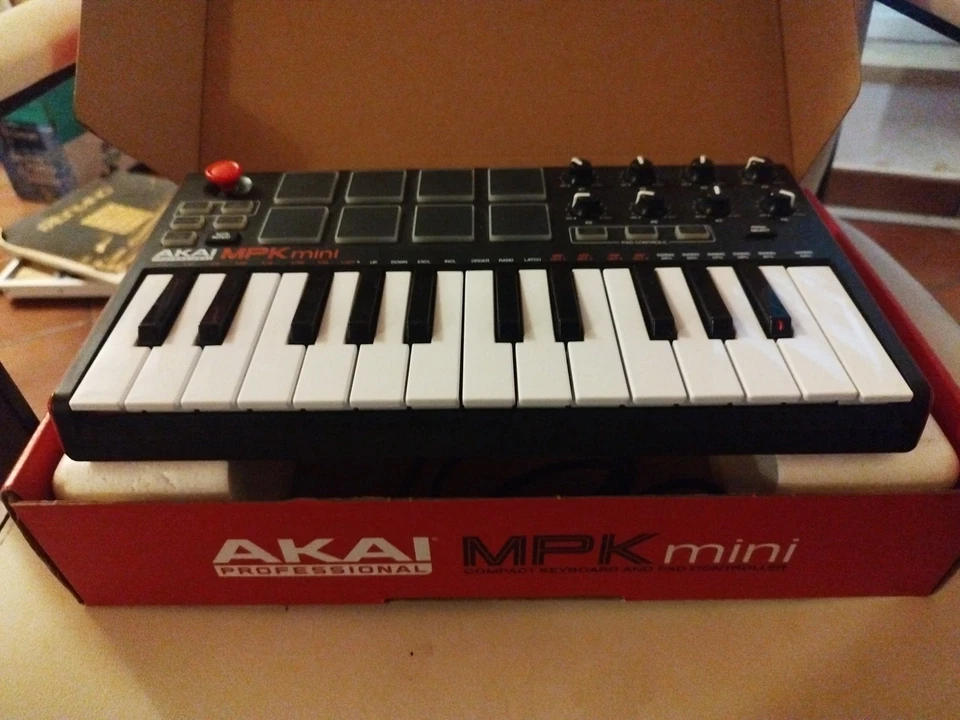 AKAI Professional MPK Mini MK3 - Tastiera MIDI Controller USB a 25 Note - Immagine 4 di 4