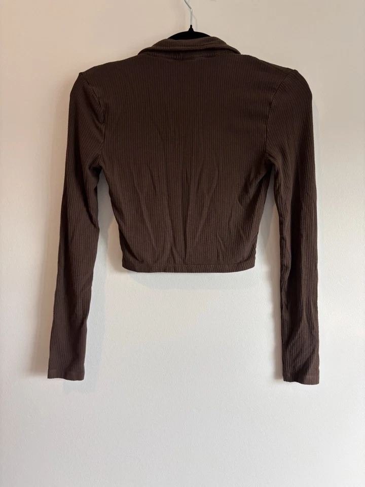 Camisa corta de manga larga tejida marrón sidra para mujer talla pequeña Foto 2 de 4