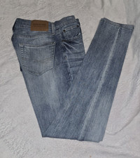 Signature by Levi Strauss  Co. Women  s Skinny Jeans Mid Rise Light Wash