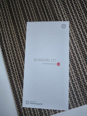 Xiaomi 17 T und Xiaomi Smart Band 9 Active Activity Tracker Fitnessarmband Weiß