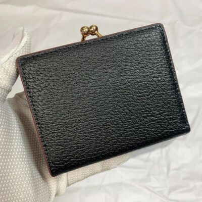 新品　Vivienne Westwood 二つ折り財布　黒　 988VW738 新品未使用】Vivienne Westwood 二つ折り財布 988VW738 - メルカリ