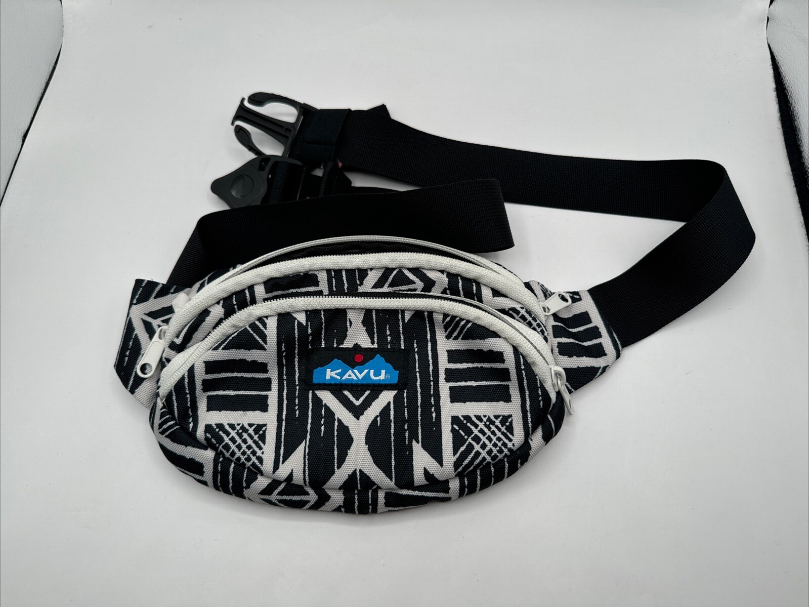 Kavu Spectator Summer Summit Waist Pack Belt Bag Black White Mountain Hiking